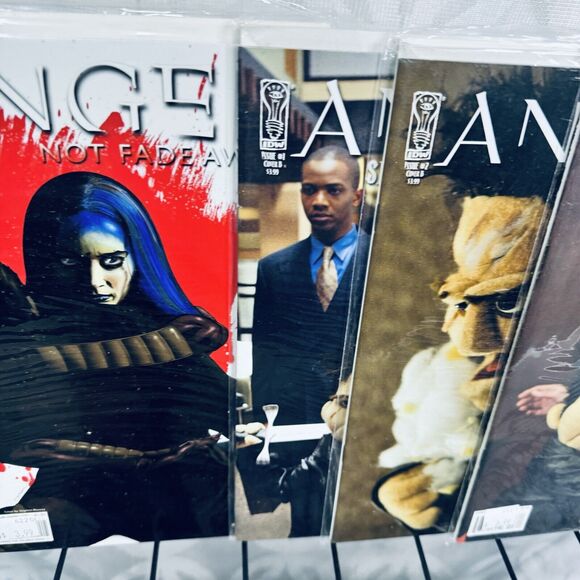 IDW Angel Lot Blood Trenches 1-4, Masks 1, Smile Time 1-3, Hole In The World 1-5 - Picture 3 of 9